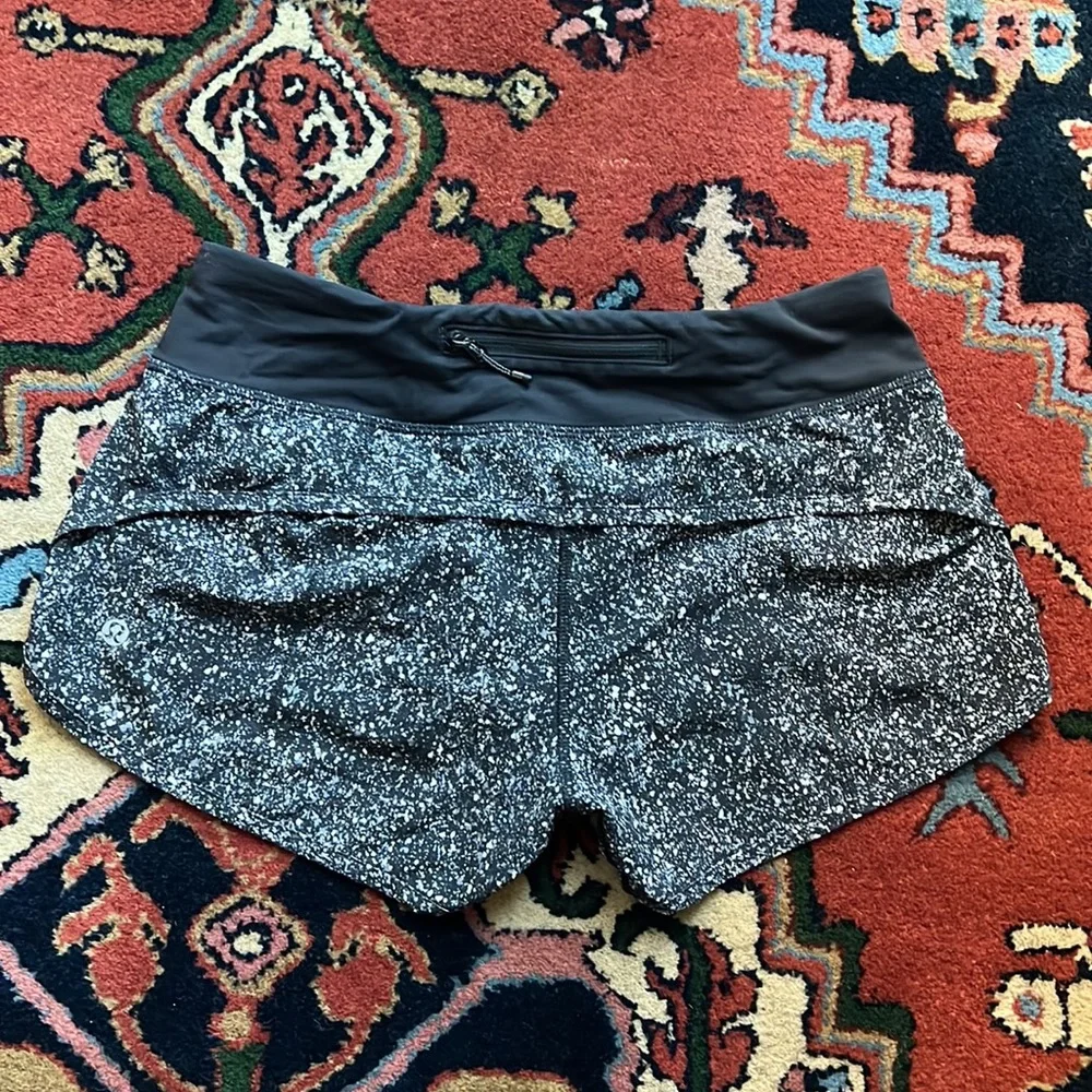 Lululemon Speed Up Low-Rise Lined Shorts 2.5” - Picture 2 of 3